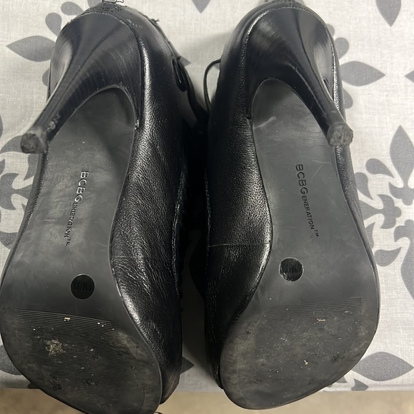 BCBG Generation Gregory black leather peep toe boot heels, size 9 - Picture 4 of 5